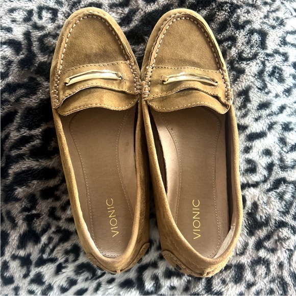 Vionic Cognac Brown Suede Women Sz 8 Driving Loafers with Gold Horsebit Moccasin - Picture 2 of 12